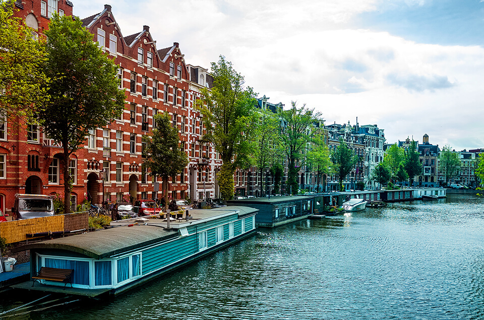 Top 10 Best Houseboat Rentals In Amsterdam